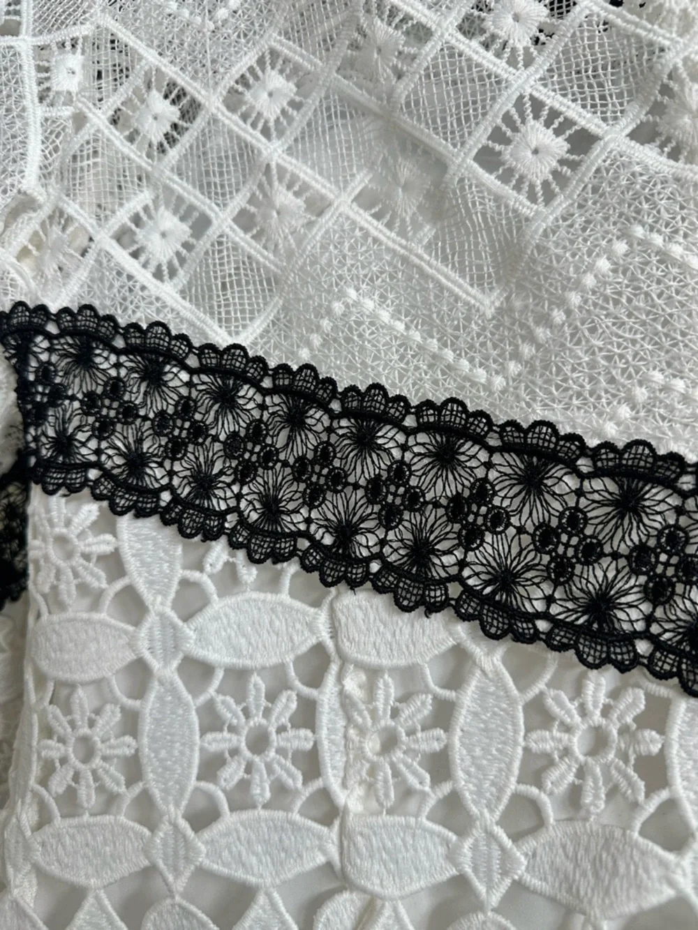 Nanette Lepore Lace Dress Size 12 Black & White Crochet Sheath Boho Chic - Picture 4 of 5